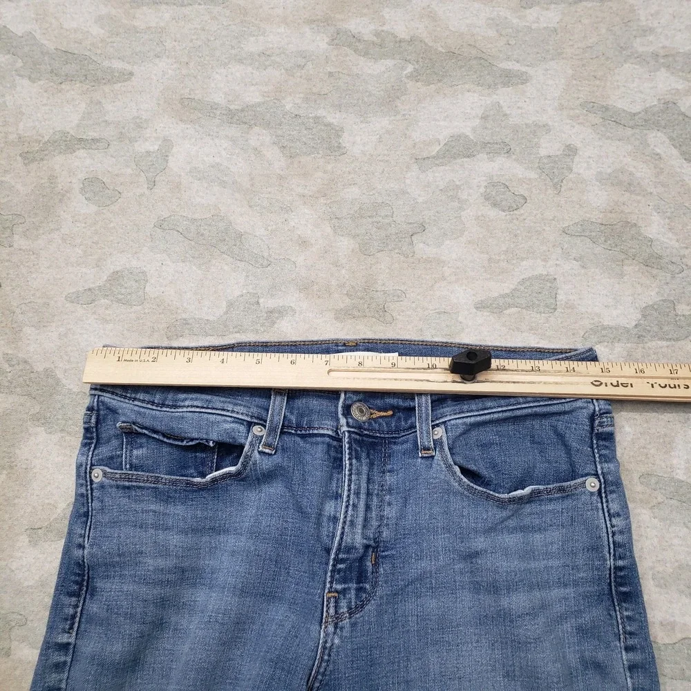 Levi's Jeans Womens 28 Blue Pockets Classic Straight Denim Medium Wash - Picture 4 of 13